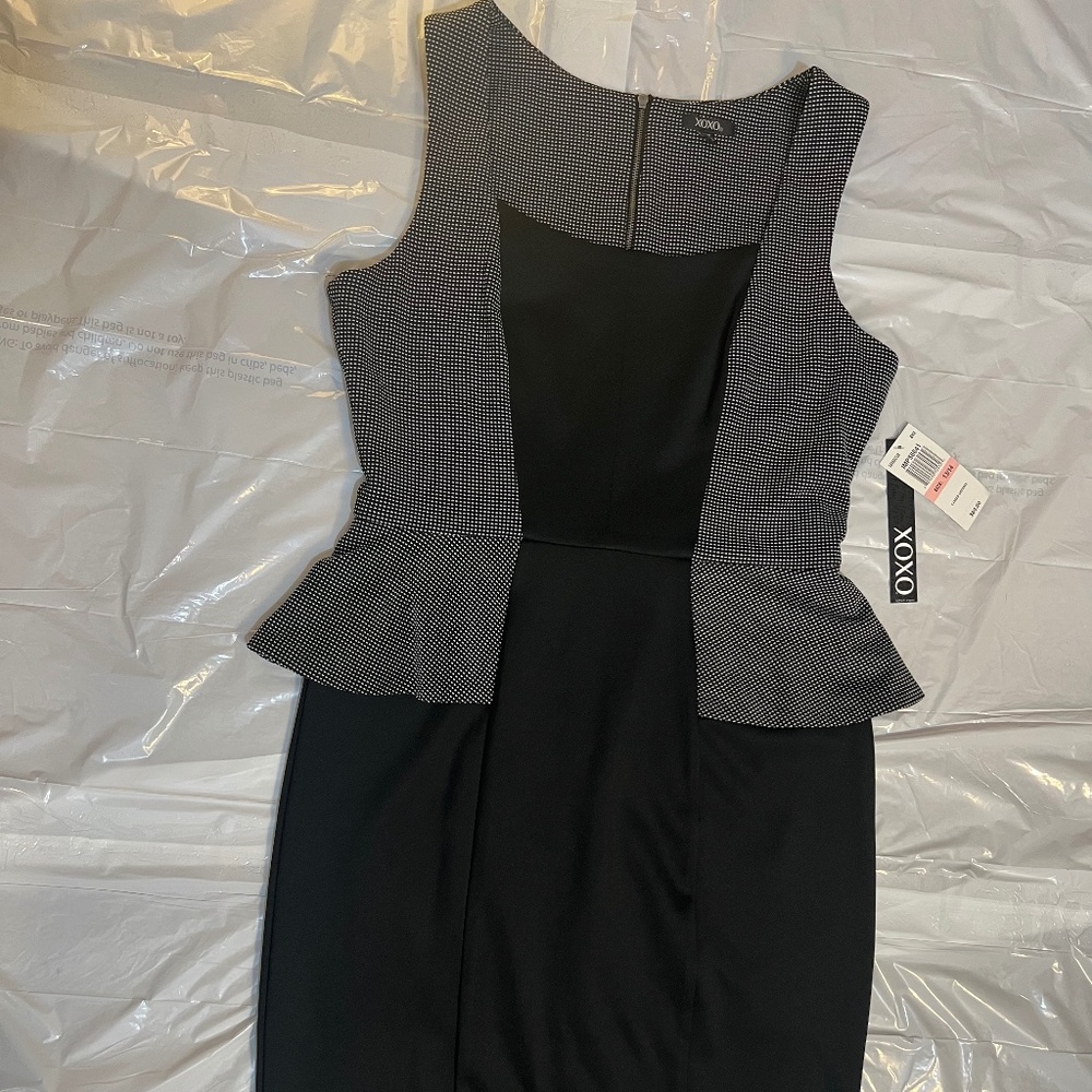 NWT XOXO Junior Sleeveless Peplum Dress in Black & White Size 13/14 - Picture 3 of 11